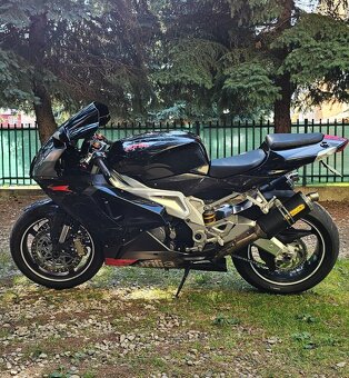 Aprilia RSV 1000 R - 4
