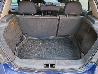 Opel Astra 1.6 Turbo (2009) - 4