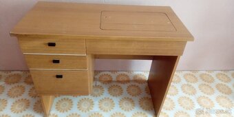 Stôl kuch.skrinky,stoličky,botnik - 4
