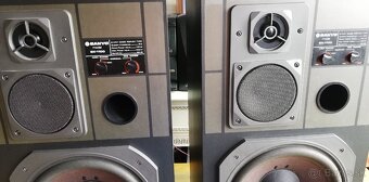 Sanyo model SX-1100 8.om 110W. Max-140W 89dB - 4