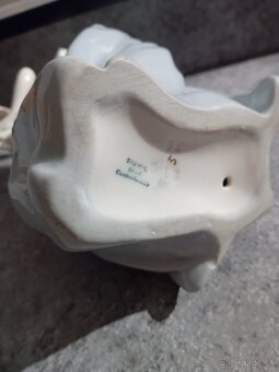 Royal dux porcelánová soška žena so šatkou - 4