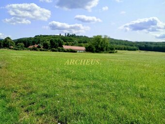 Exkluzívny pozemok pri ceste a sieťach v obci Jablonové - 4