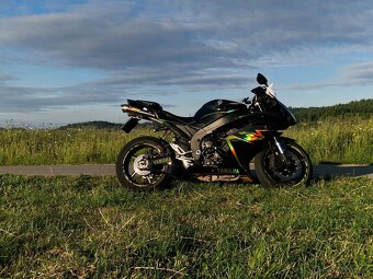 Yamaha R1 - 4