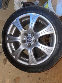 Predam elektróny 245/45r18 - 4