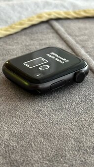 Apple Watch SE 44 MM - 4