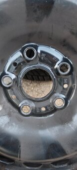 Plastové disky 5x112 a zimné Dunlop 215/60 R16 - 4