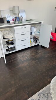 Krásna súprava biela lesklá komoda+skriňa s osvetlením - 4