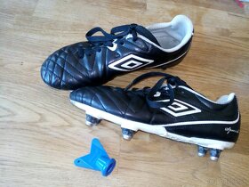 Kopačky UMBRO s kovovými štuplami veľ. 36,5 - 4