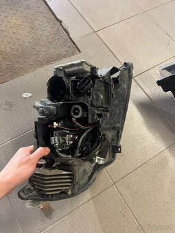 Svetlá Bmw E90 Lci bixenon - 4