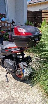 Aprilia SR GT 125 - 4