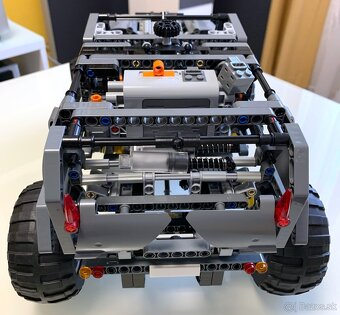 LEGO Technic 8297 Off Roader (2008) - 4