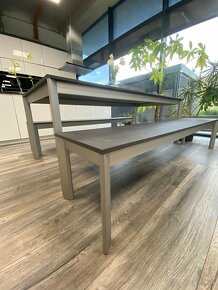 Kvalitný hliníkový stôl s 2 lavicami - 4