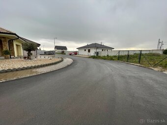 Priestranný stavebný pozemok vhodný pre bungalov (93e/m2) - 4