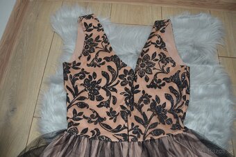 Spoločenské šaty s tylovou áčkovou sukňou - 4