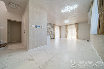 Bosen Realicity | Priestranný 5-izbový rodinný dom v Rajke - 4