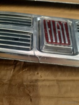 Fiat 850 Berlina Special predné znaky - 4