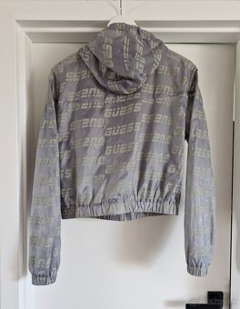 NOVE Guess fialova, hneda, cierna logovana bunda - 4