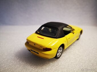 Predám kovový zberateľský model BMW Z3 , Roadster, 1:43 - 4