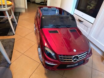 Autíčko na diaľkove ,mercedes - 4