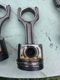 Ojnice a piesty BMW N57D30A - 4