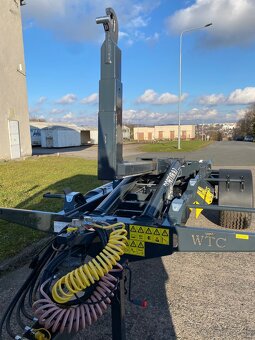 Traktorový nosič kontejnerů Portýr 9.7 - - 4