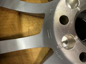 5x112 R17 7,5J ET36 Audi     NEPOUŽITÉ - 4