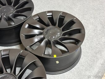 TESLA MODEL 3 R20 5X114,3 9J ET34 - 4