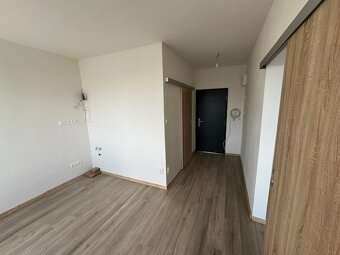 Predám 1-izbový zrekonštruovaný byt s balkónom, Levice - 4