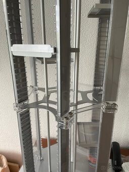 Predám otočný stojan na 225 CD - 4