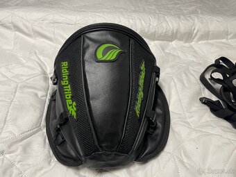 Batoh, kapsicka na motorku - 4