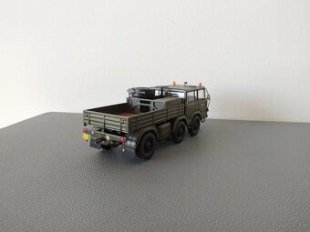 Tatra 813 1:43 - 4