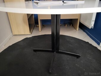 Okrúhly stôl, tri stoličky a taburetka gratis - 4