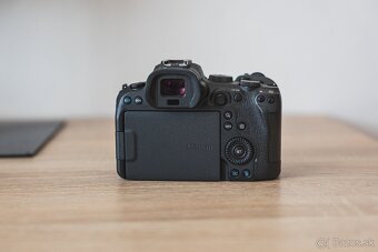 Canon R6 s príslušenstvom - 4