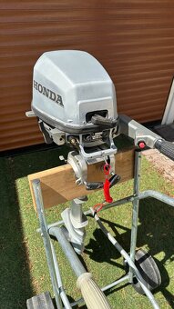 Predam zavesny lodny motor Honda 5 HP v dobrom stave štartuj - 4