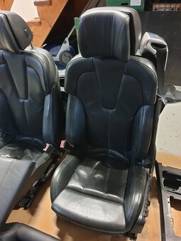 Interier M6 black - 4