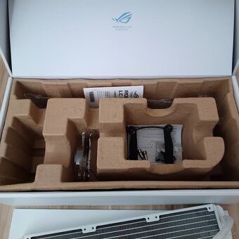 ASUS ROG strix lc 360 RGB - white edition - 4