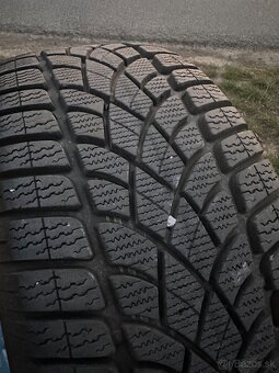 Zimné Dunlop 235/45-r19 - 4