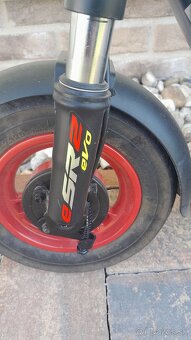 Elektrická kolobežka Aprilia eSR2 EVO - 4