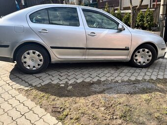 Predám na náhradné diely octavia 2 sedan - 4