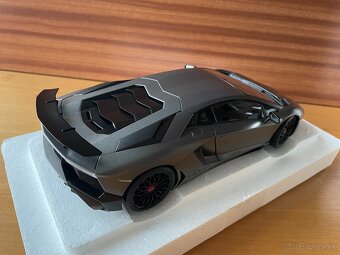 1:18 Autoart - Lamborghini Aventador SV - 4