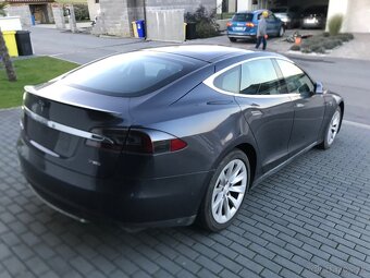 Tesla model S P85 bezplatne nabíjanie - 4