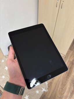 iPad 6th gen(6. generácia) 128GB Cellular - 4