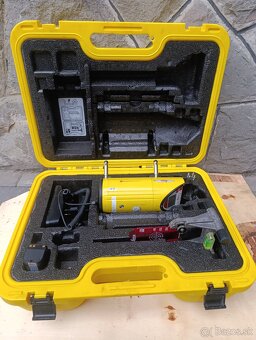 Potrubný laser Leica PIPER 100 (červený lúč) na kladenie od - 4