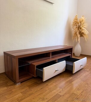 Skrinka pod TV - 4