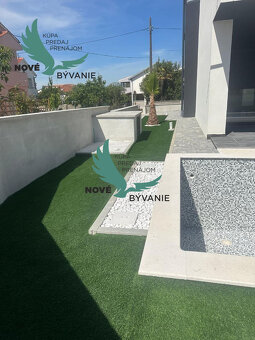 Novostavba domu s výhľadom na more a bazénom v Chorvátsku v  - 4