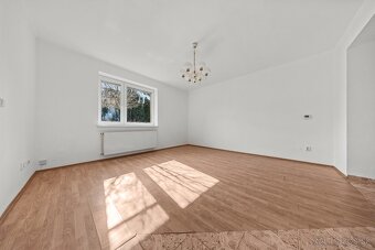 4-IZBOVÝ RODINNÝ DOM S GARÁŽOU, ZIMNOU ZÁHRADOU A PIVNICOU - 4