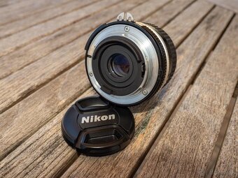 Nikon Nikkor 28mm 3.5 - Top stav - 4