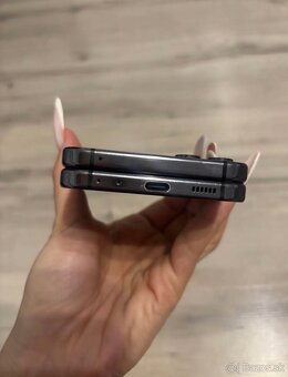 Samsung Galaxy Z Flip5 - 4