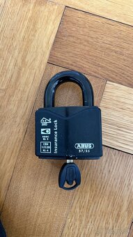 Abus retaz aj zamok - 4