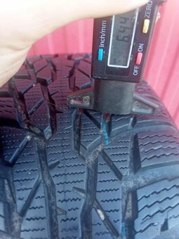 Predám 4ks zimné pneu.185/60R15 Nokian dezén 6,4mm - 4